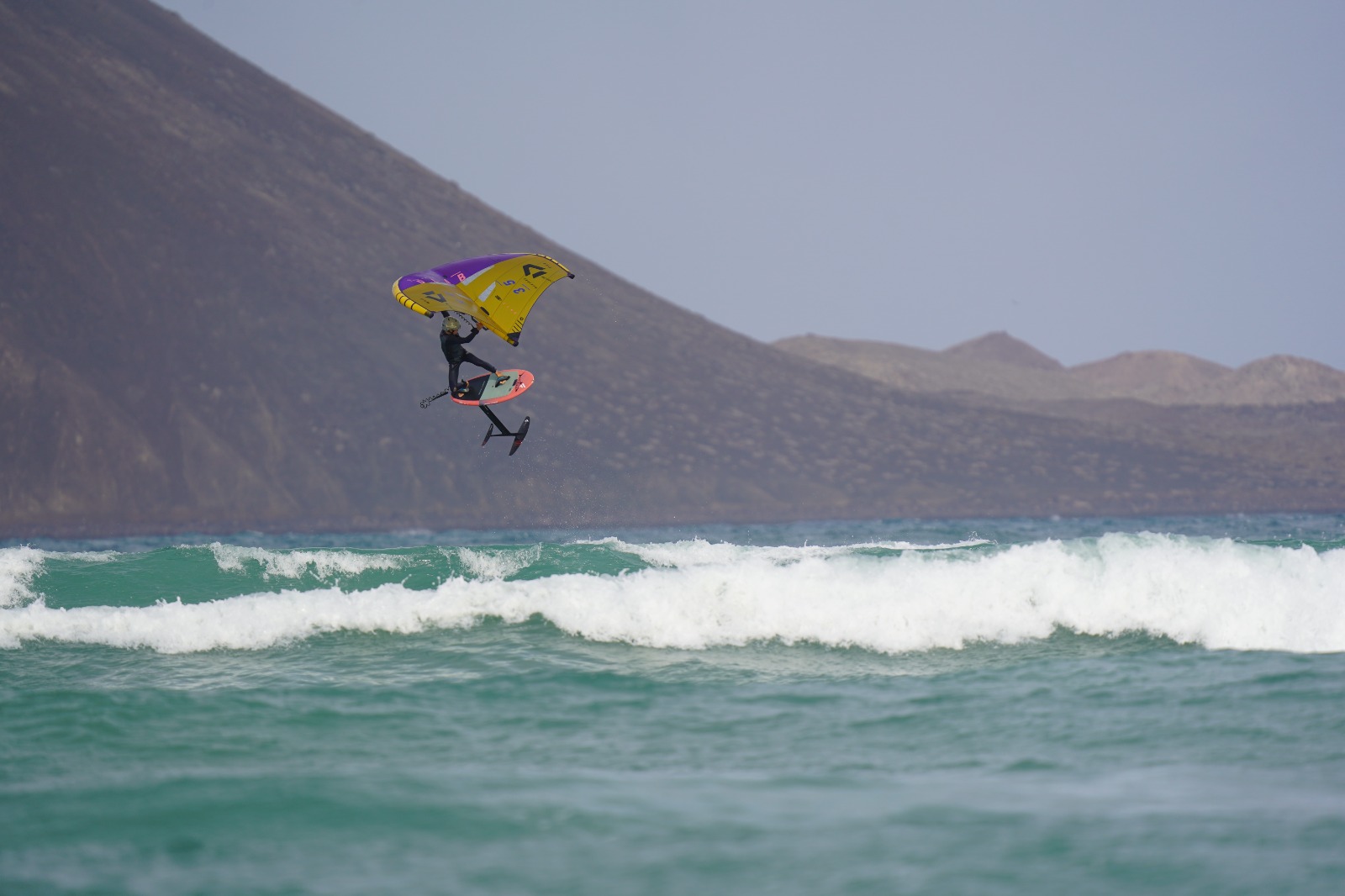 Cuándo viajar a Fuerteventura para Wing Foil (Guía por meses)